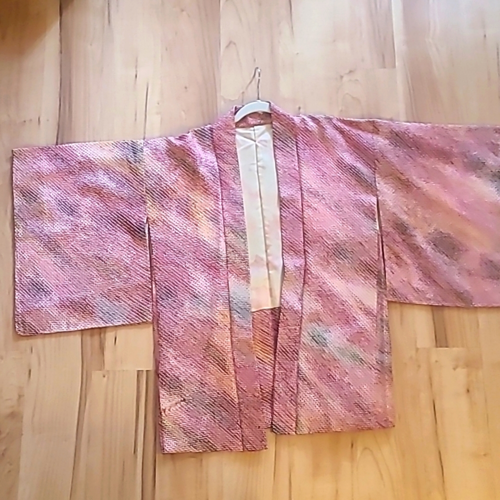 Gorgeous kimono. Pink with beautiful liner and red flower pattern on the back